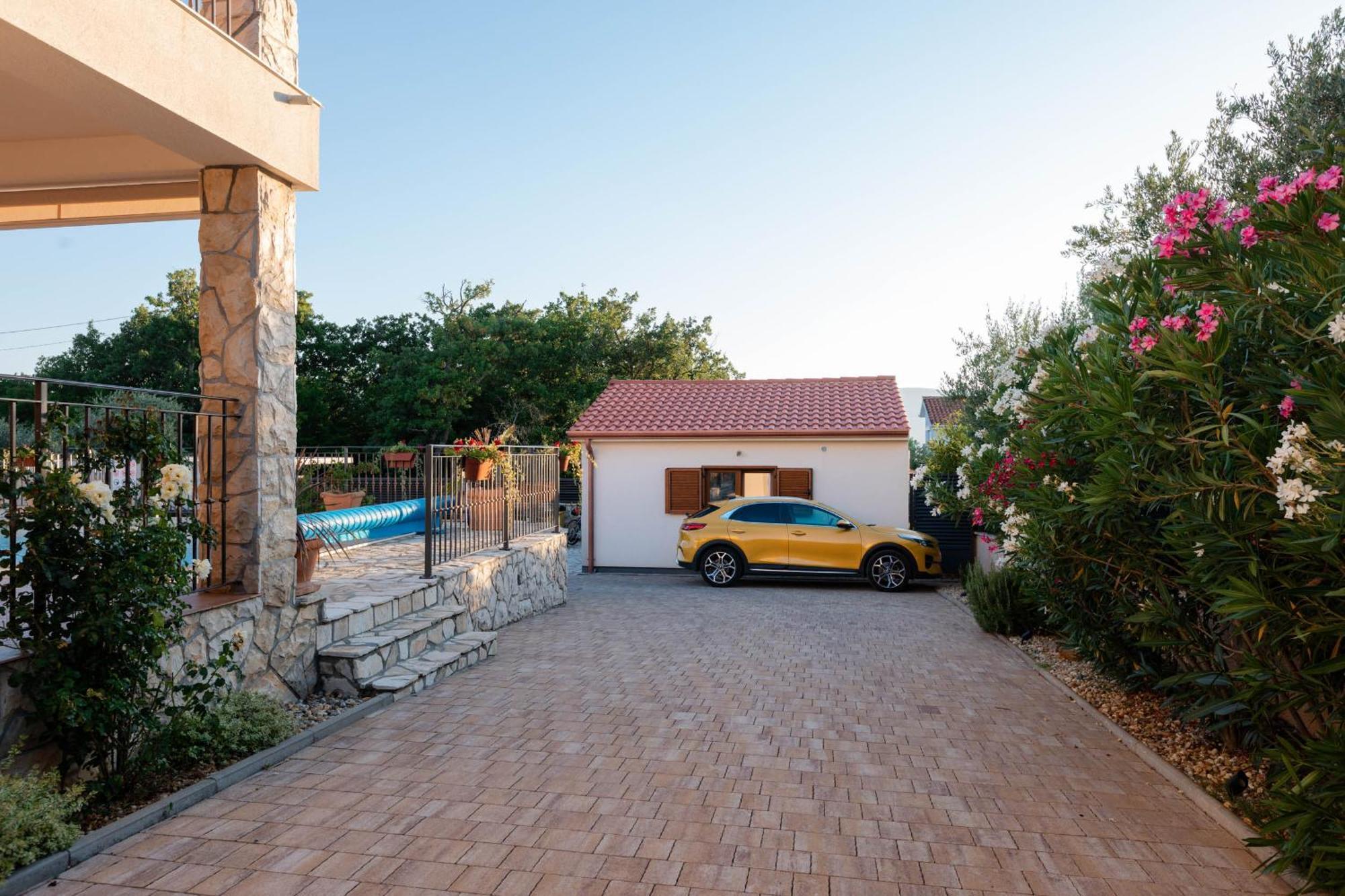 Villa Sara - Perfect Family Holiday Brzac Exterior photo
