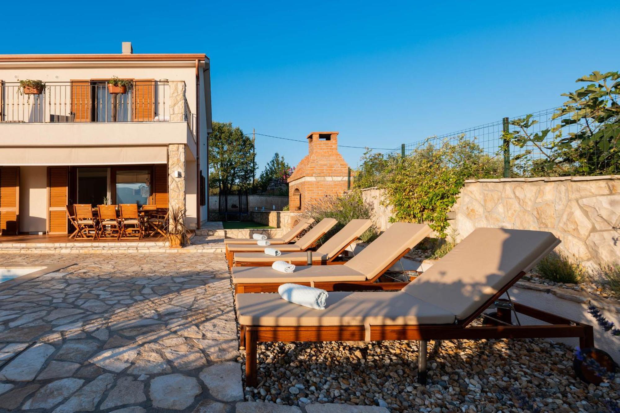 Villa Sara - Perfect Family Holiday Brzac Exterior photo