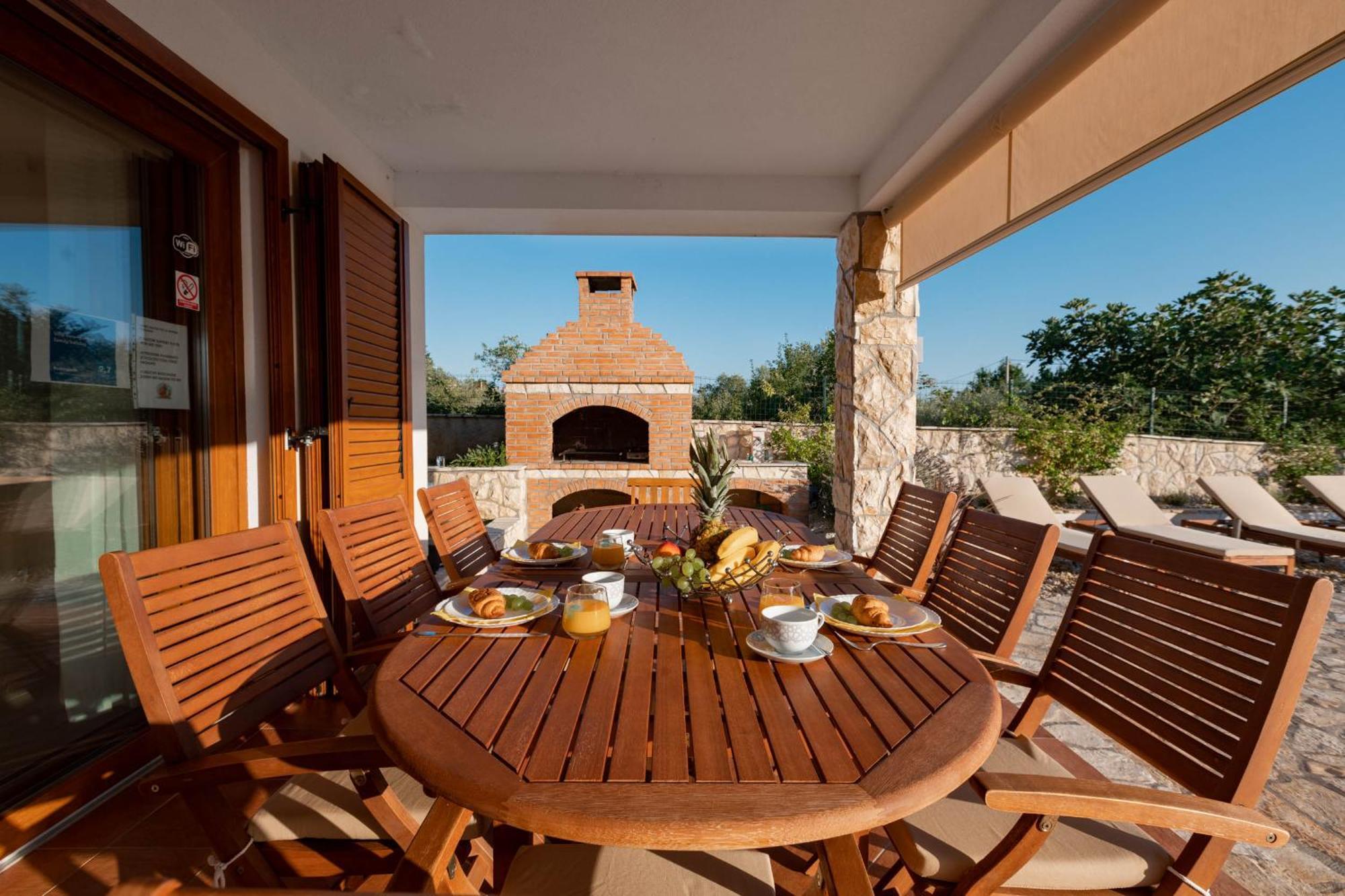Villa Sara - Perfect Family Holiday Brzac Exterior photo