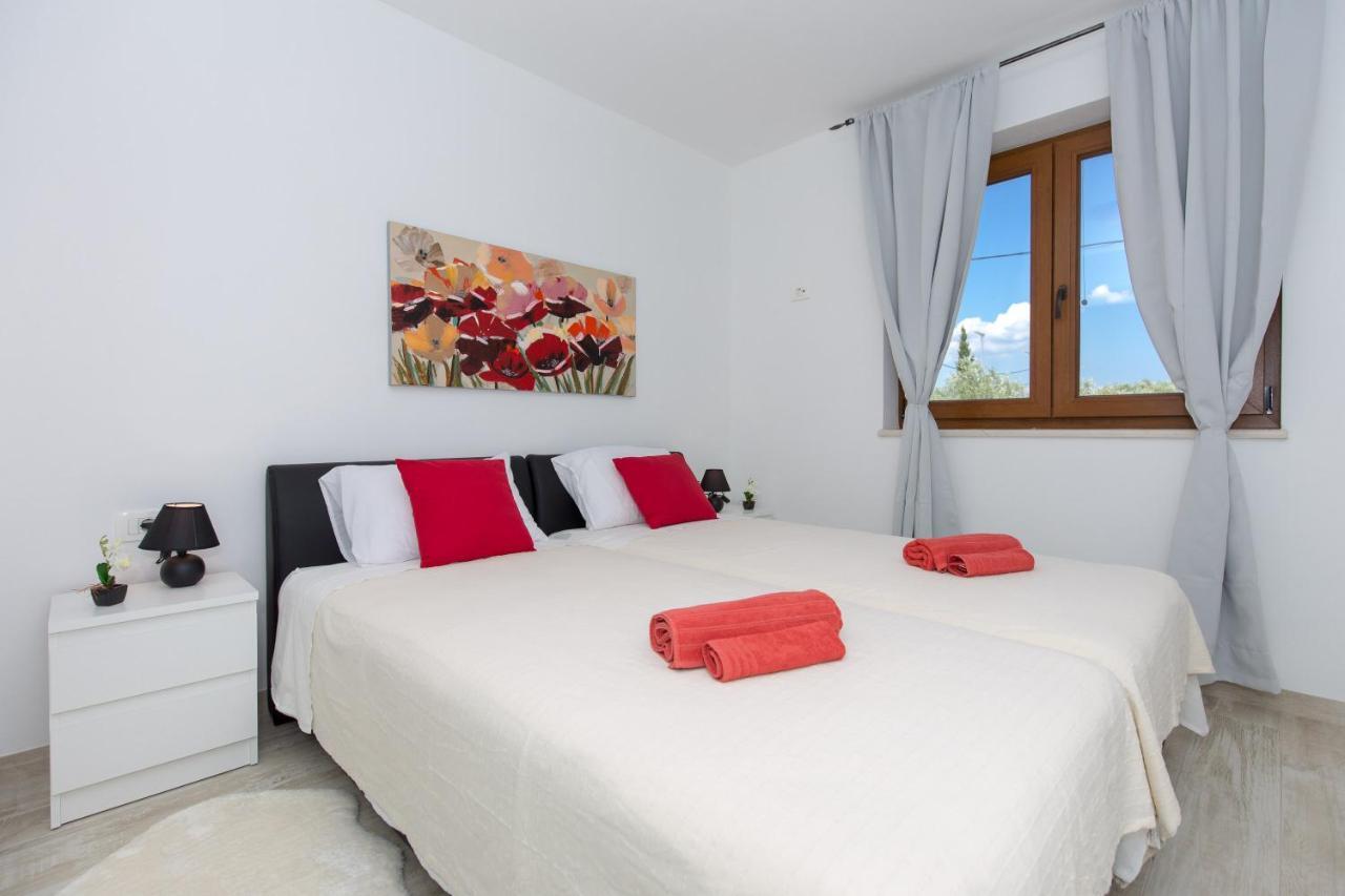 Villa Sara - Perfect Family Holiday Brzac Exterior photo